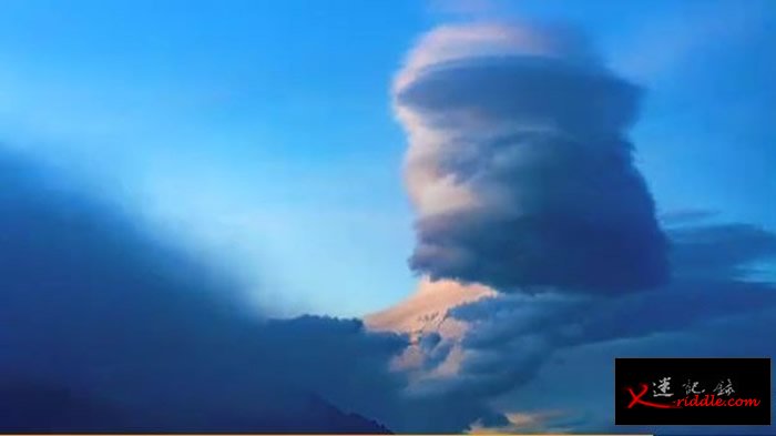 伪装成云的UFO！云南丽江束河古镇上空出现诡异的“桶状形云朵” 网友：荚状高积云