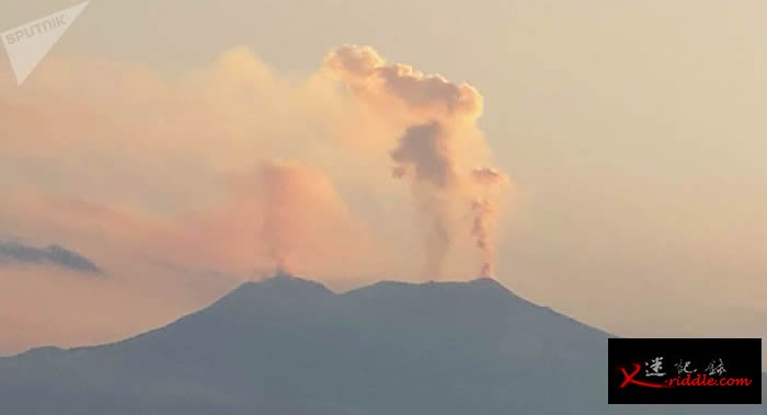 La Nuova Sicilia：西西里埃特纳火山喷出高达4.5公里的烟灰柱