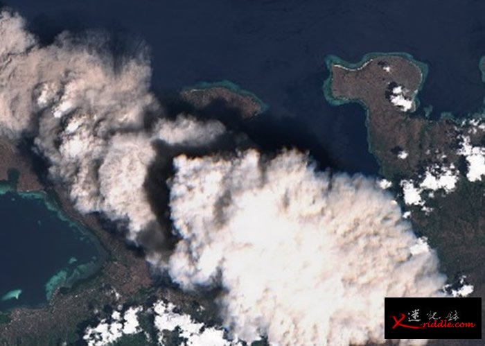 印尼东努沙登加拉省伦巴塔地区的伊里莱沃托洛科火山喷发 2800名村民需撤离