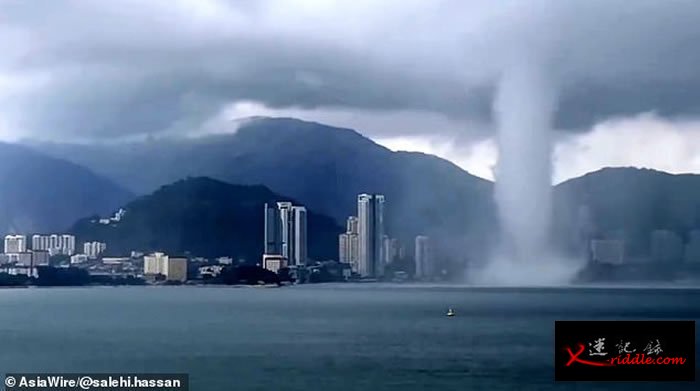 马来西亚槟城遭到巨大“海上巨塔”水龙卷侵袭