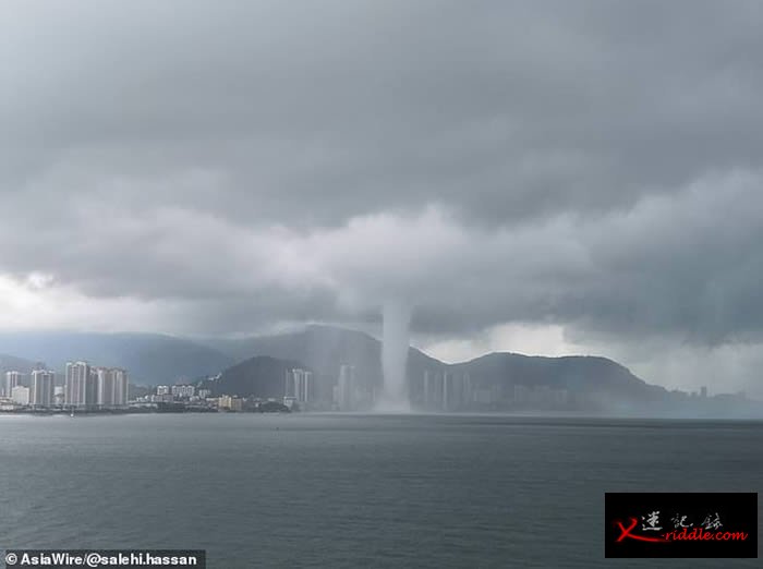 马来西亚槟城遭到巨大“海上巨塔”水龙卷侵袭