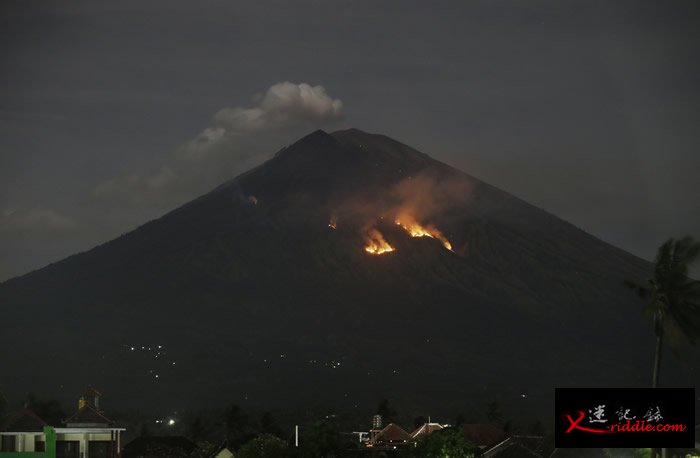 印尼峇里岛东部的阿贡火山又爆发 持续4分30秒