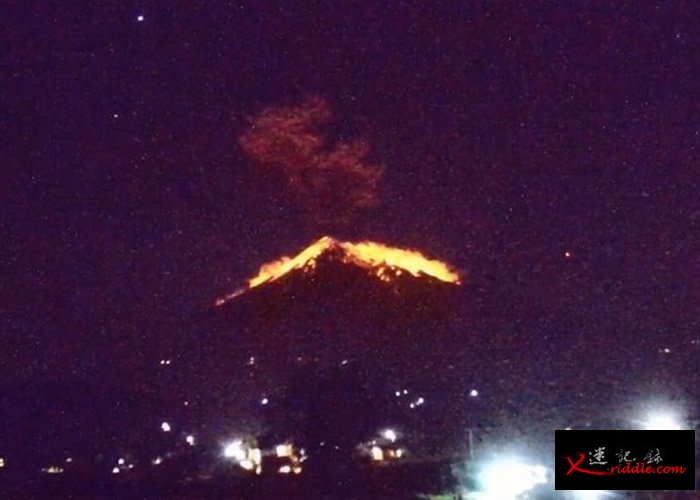 印尼峇里岛阿贡火山再度喷发 当地机场一度需要取消所有航班起降