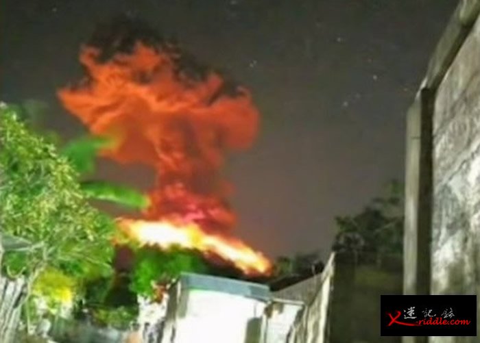 印尼峇里岛阿贡火山再度喷发 当地机场一度需要取消所有航班起降