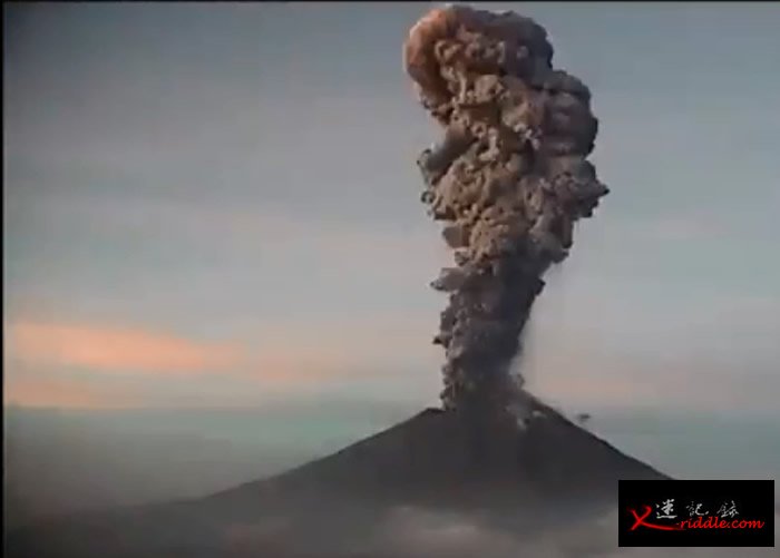 飞机乘客拍到墨西哥波波卡特佩特火山爆发
