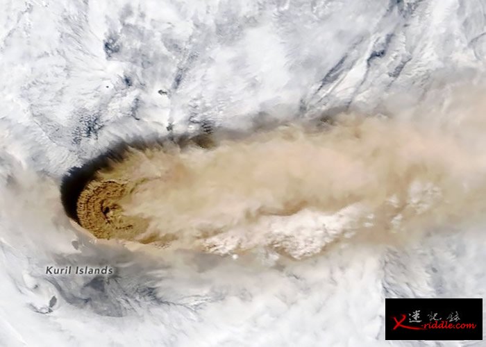 俄罗斯千岛群岛雷科克火山沉寂百年开始喷发 国际空间站宇航员拍下奇观