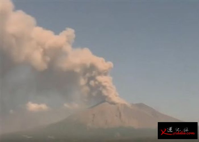 日本鹿儿岛县“樱岛火山”喷发 烟雾窜2800米高空火山灰落市区