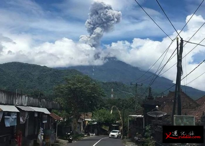 印尼巴厘岛阿贡火山再有小规模爆发 高达2500米火山灰