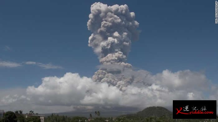 菲律宾马荣火山22日出现熔岩喷发