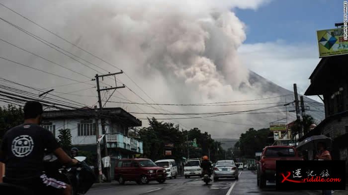 菲律宾马荣火山22日出现熔岩喷发