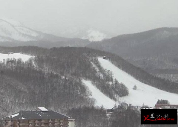 草津国际滑雪场出现雪崩。