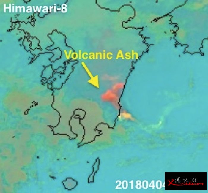 日本气象卫星在当地清晨拍得的新燃岳火山喷发情形。