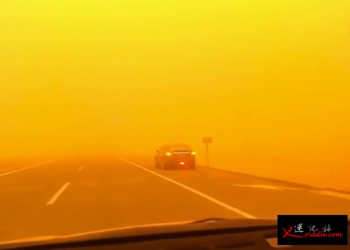 恐怖！罕见沙尘暴袭内蒙古 天空大地染成橙红