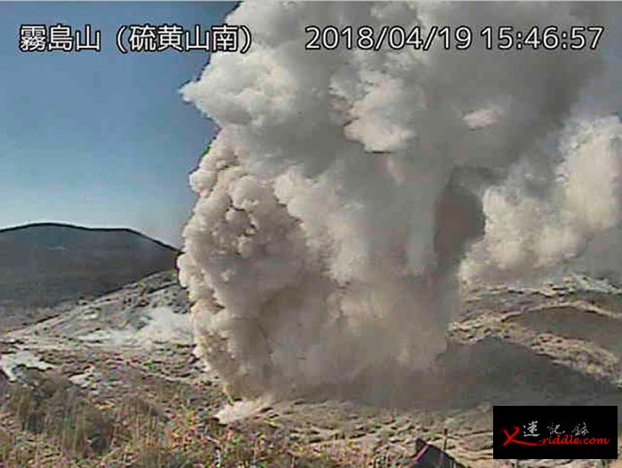 沉寂了250年的日本九州雾岛火山群硫黄山喷发