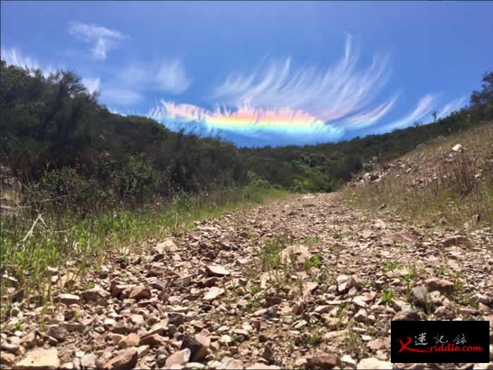 美国加州萨利纳斯山谷东部顶尖国家公园超罕见“火彩虹”(Fire Rainbow)“日承”现象