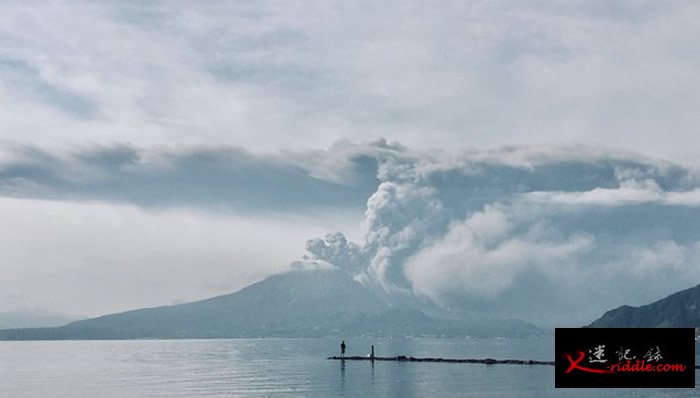 日本九州鹿儿岛市樱岛火山发生大规模喷发 网友：好像世界末日