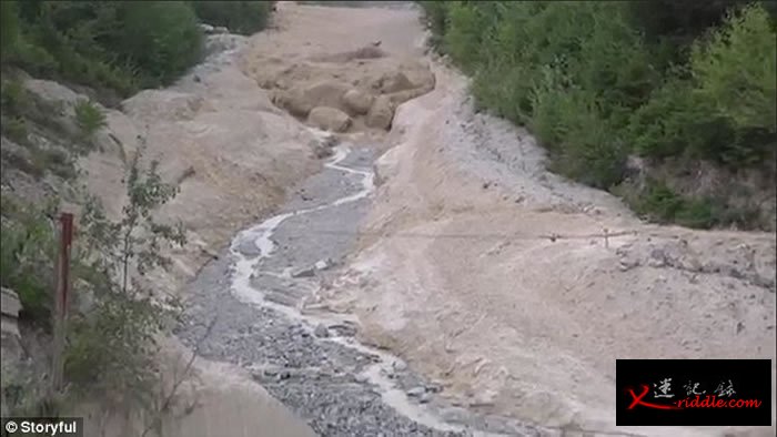 瑞士摄影师等2年终于拍到阿尔卑斯山泥石流