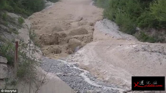 瑞士摄影师等2年终于拍到阿尔卑斯山泥石流