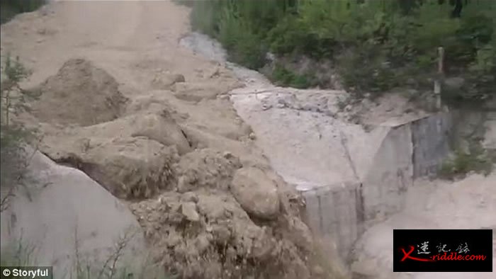 瑞士摄影师等2年终于拍到阿尔卑斯山泥石流