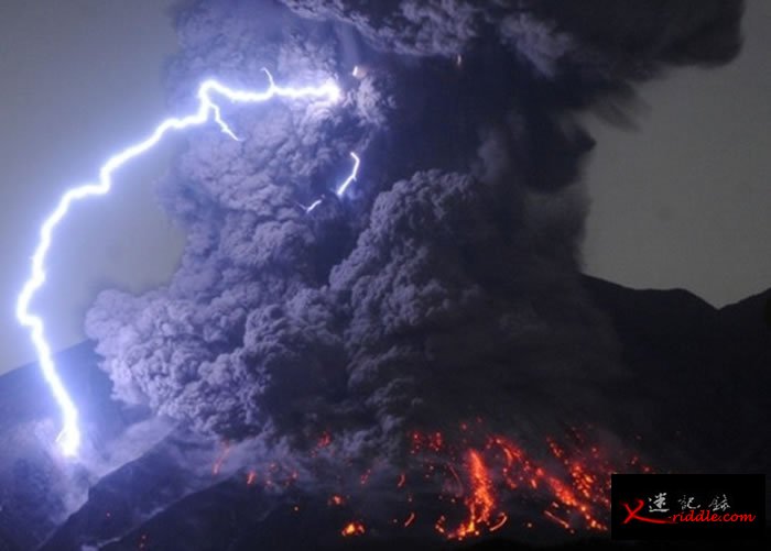 日本樱岛火山昭和火山口爆炸式喷发 火山灰喷至5千米高空