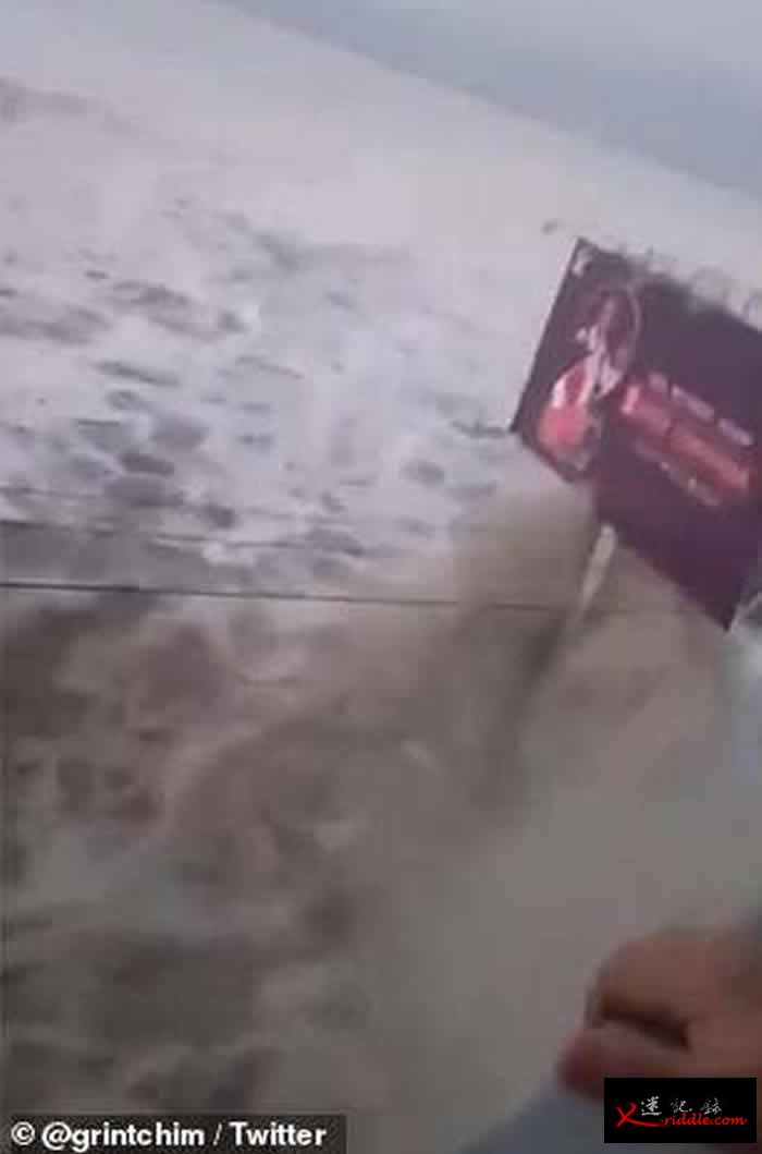 印尼苏拉威西岛大地震引发海啸侵袭
