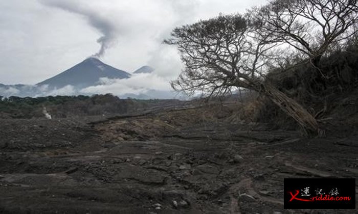 富埃戈火山再度爆发，图为火山6月时爆发情况。