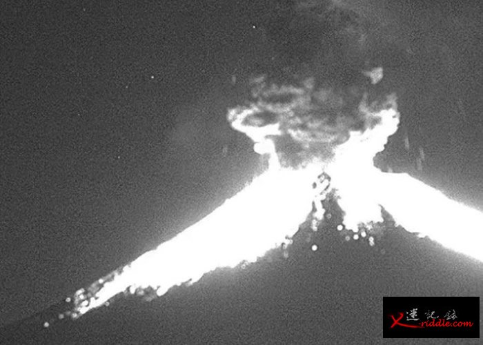 波波卡特佩特火山突然爆发，流出岩浆。
