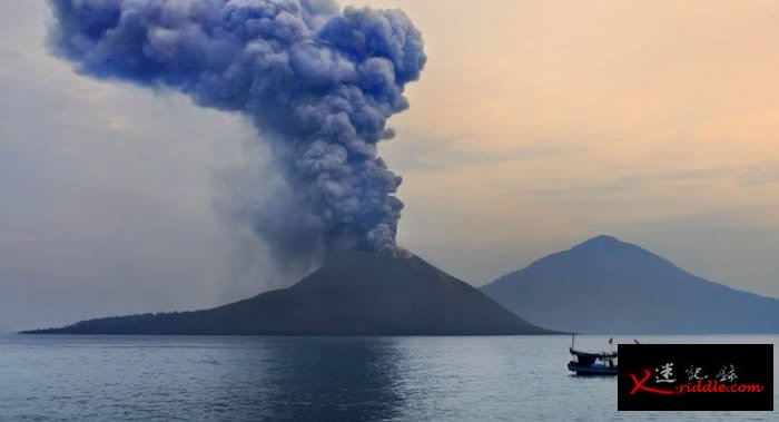 印尼喀拉喀托火山系列喷发后海拔高度降至此前的三分之一
