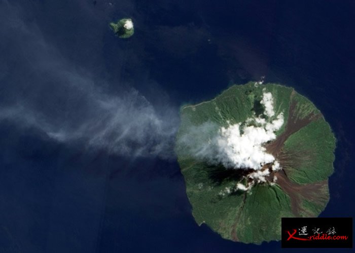 巴布亚新几内亚的马纳姆火山喷发 熔岩从天而降