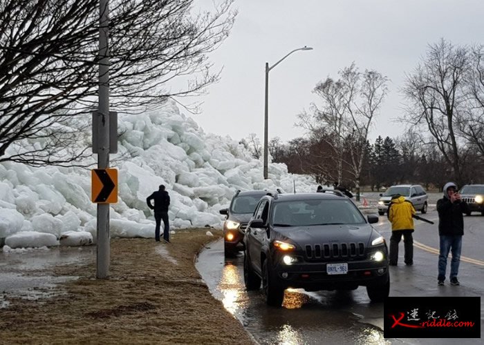 暴风吹袭美国东岸 多地出现“冰海啸”奇景