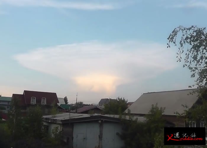 俄罗斯西伯利亚天空惊现蘑菇云 民众以为被核弹攻击