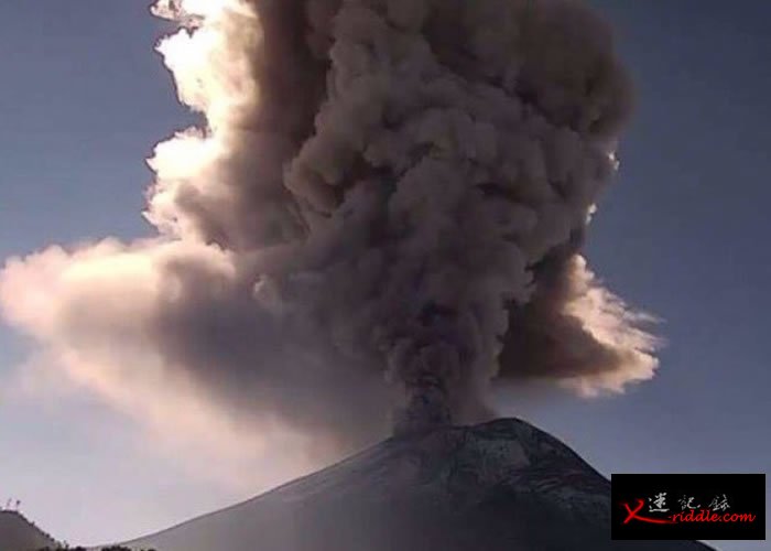 波波卡特佩特火山爆发。