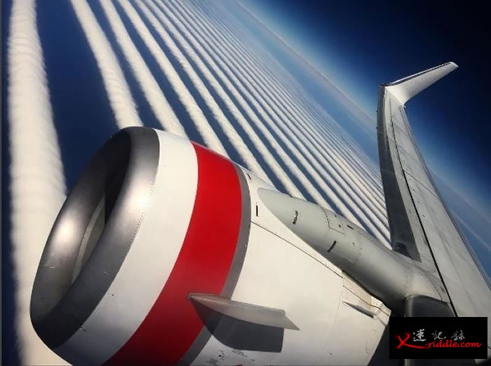 Ilya Katsman在维珍澳洲航空拍下多条平行飞机云