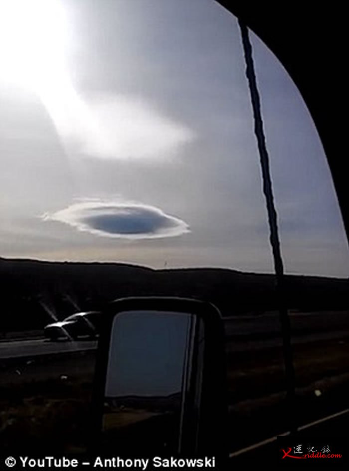 美国亚利桑那州天空出现内藏UFO的奇怪反光云？