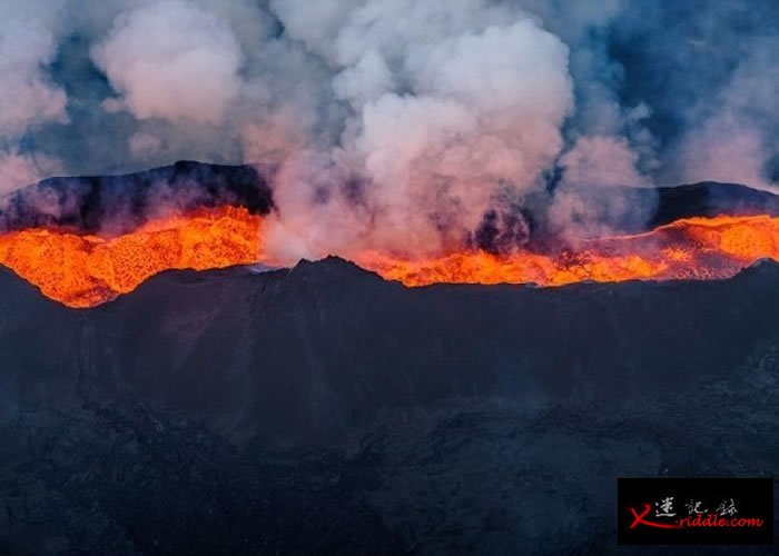 巴达本加火山早年曾爆发。