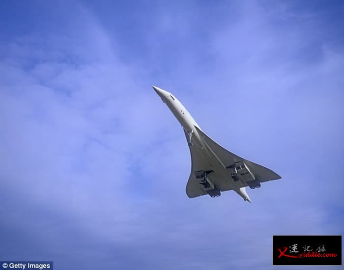英国北约克郡天空现怪云 形状如超音速喷射机
