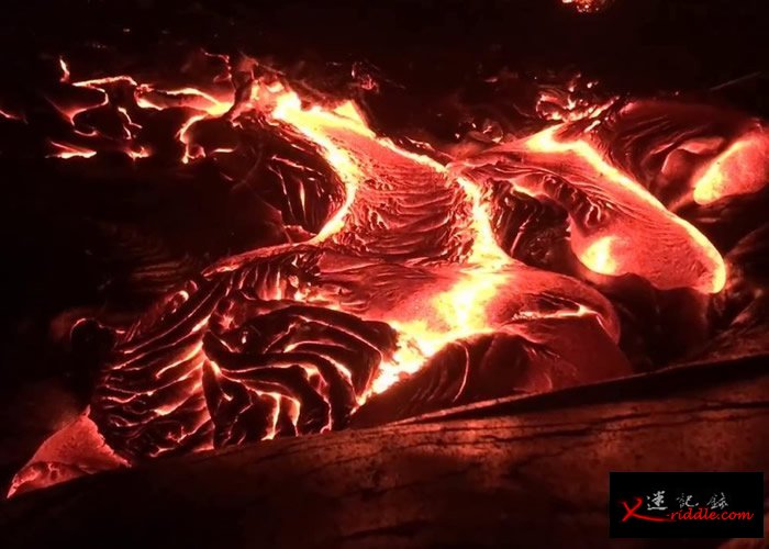 摄影师近距离拍到美国夏威夷基拉韦厄火山岩浆流动的珍贵影像