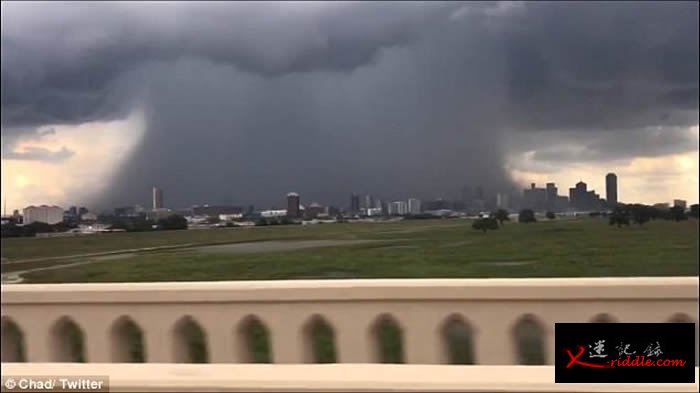 美国德州东北部达拉斯出现可怕的“微下击暴流”（Microburst）现象