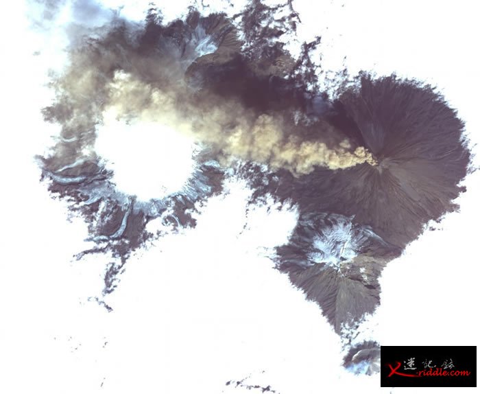 NASA拍俄罗斯远东堪察加半岛舍维留奇火山最新影象 自1999年以来仍活跃