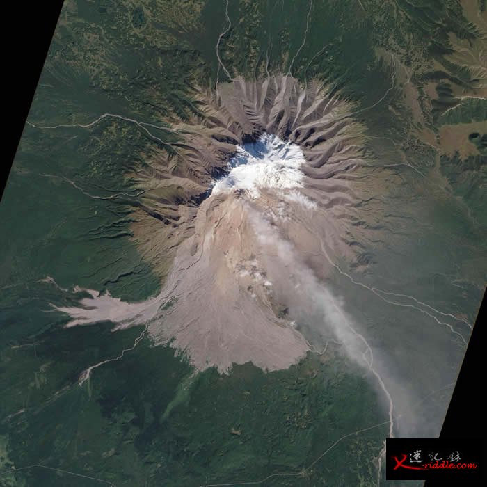 NASA拍俄罗斯远东堪察加半岛舍维留奇火山最新影象 自1999年以来仍活跃