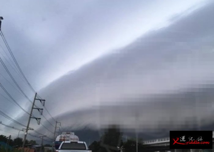 呵叻府出现大面积低层卷云。