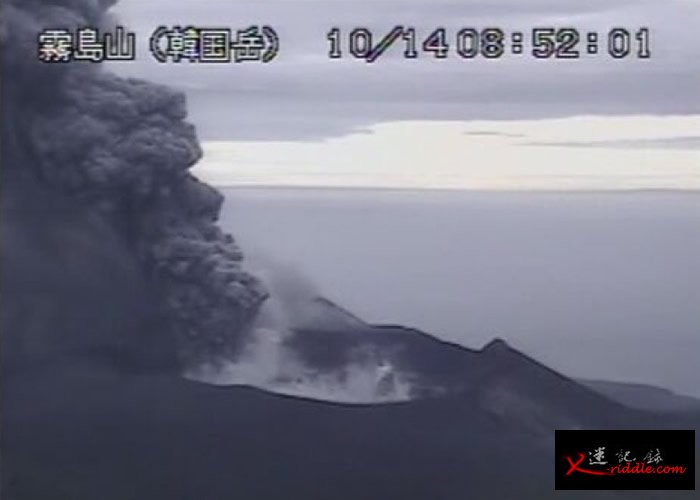 九州新燃岳火山不停喷发。