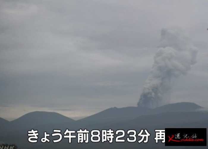 浓烟直冲2300米高空。
