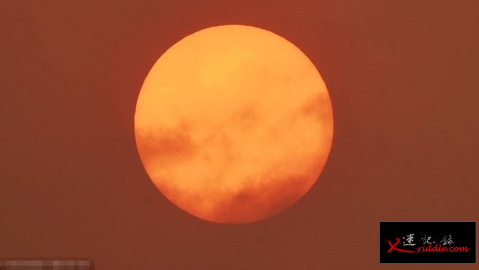 汉普郡利明通出现红太阳。