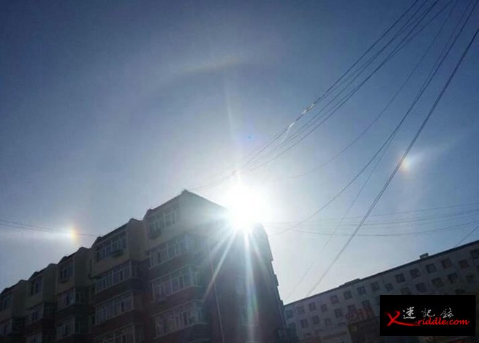 位处中间最耀眼的“大太阳”才是日常所见的太阳。