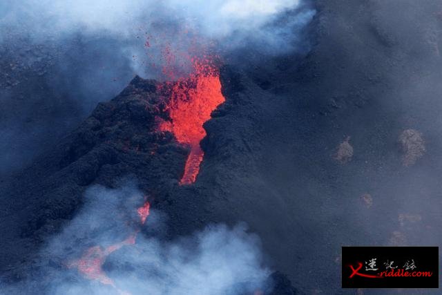 2月5日法国留尼汪岛富尔奈斯火山喷发