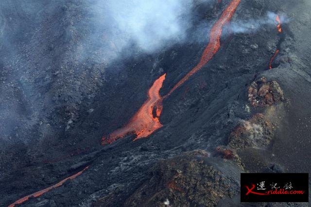 2月5日法国留尼汪岛富尔奈斯火山喷发