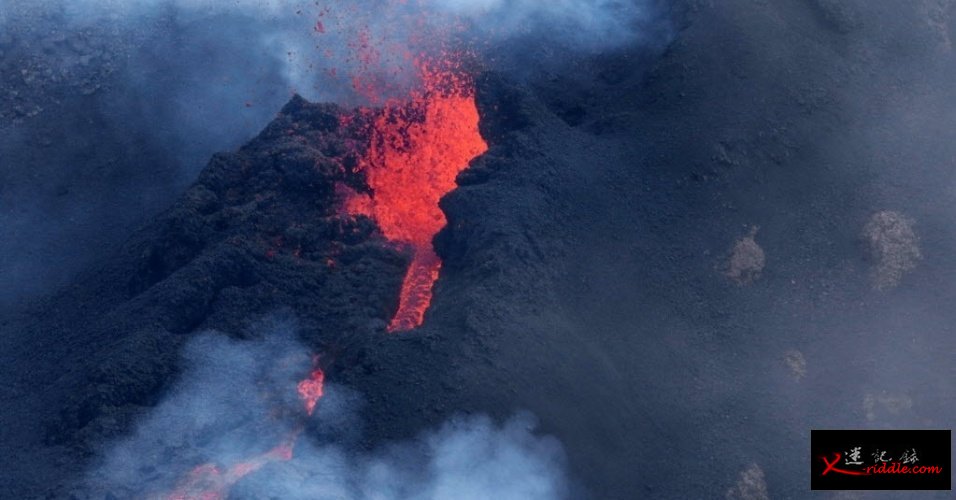 2月5日法国留尼汪岛富尔奈斯火山喷发