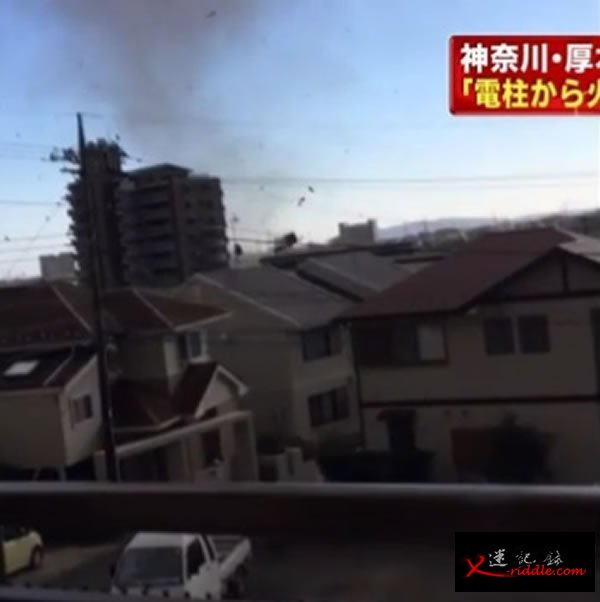 有民众报称龙卷风卷走一个仓库的屋顶