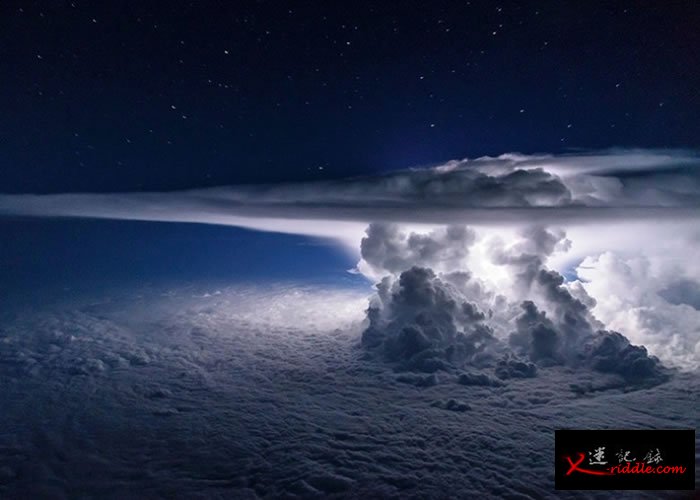 太平洋上空现唯美风暴云 厄瓜多尔机师完美摄下